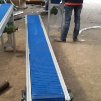 裙邊隔擋輸送機(jī)量身定制 美觀(guān)上料機(jī)