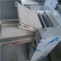 大量現(xiàn)貨不銹鋼壓面機(jī) 食堂饅頭蒸房全自動(dòng)壓面機(jī)故障排除