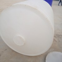 山東廠家直銷1噸塑料桶 pe立式圓形水箱外加劑1噸塑料罐