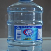 1加侖礦泉水