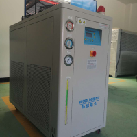 工業冷水機