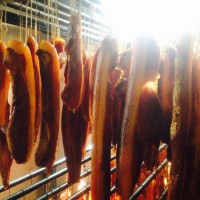 臘腸烘干設備生產廠家，煙熏臘肉烘干機，麻辣香腸烘烤爐