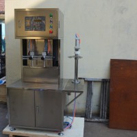 半自動(dòng)防腐液體灌裝機(jī) 油污凈裝設(shè)備 酒精灌裝機(jī)定量灌裝